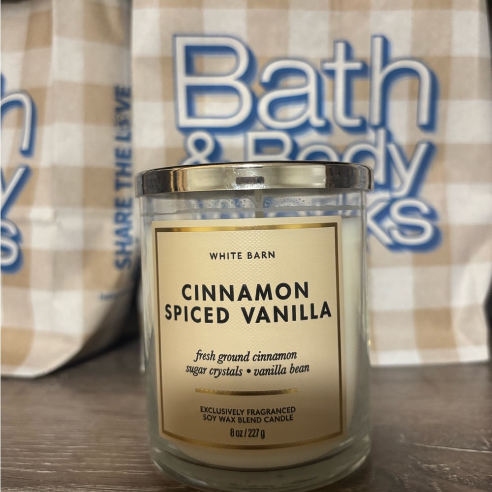 White Barn Cinnamon Spiced Vanilla Candle - Cream